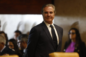 Em prisão domiciliar, Collor vai ficar em cobertura de 600m² na orla de Maceió, avaliada em R$ 9 milhões